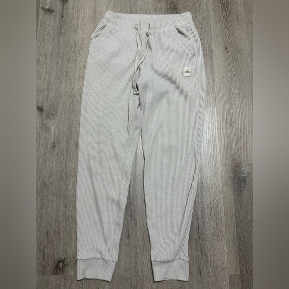 Alo Muse Sweatpant - Picture 4 of 6